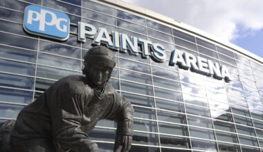 NHL: New York Islanders at Pittsburgh Penguins