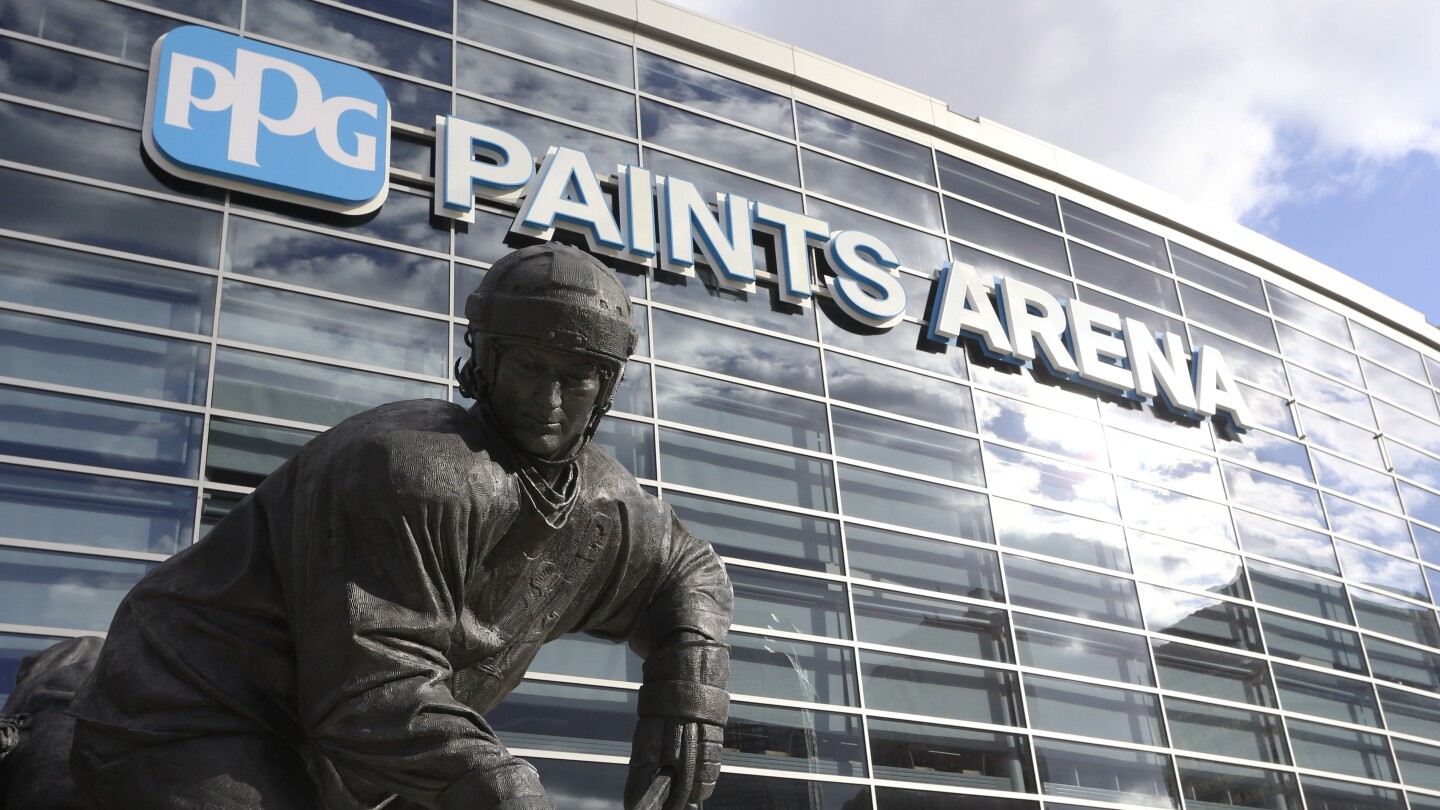 NHL: New York Islanders at Pittsburgh Penguins