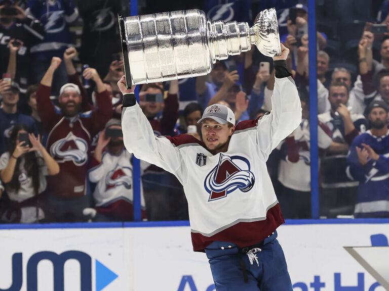 Erik Johnson retires after 17 NHL seasons