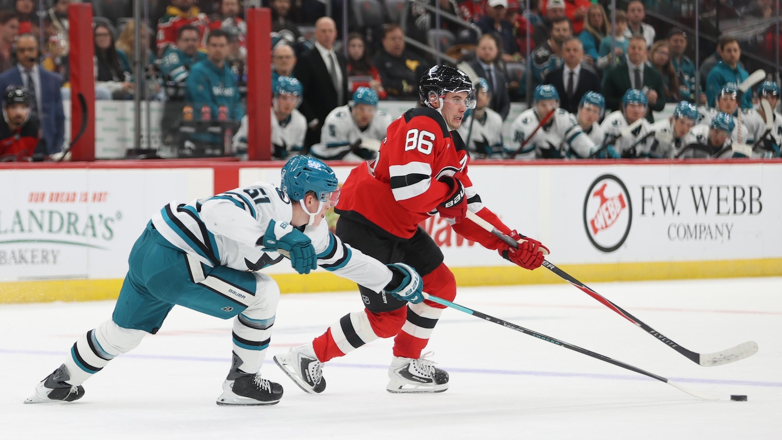 Hamilton scores 2 power-play goals as Devils beat Sharks 3-1 for 7th straight win
