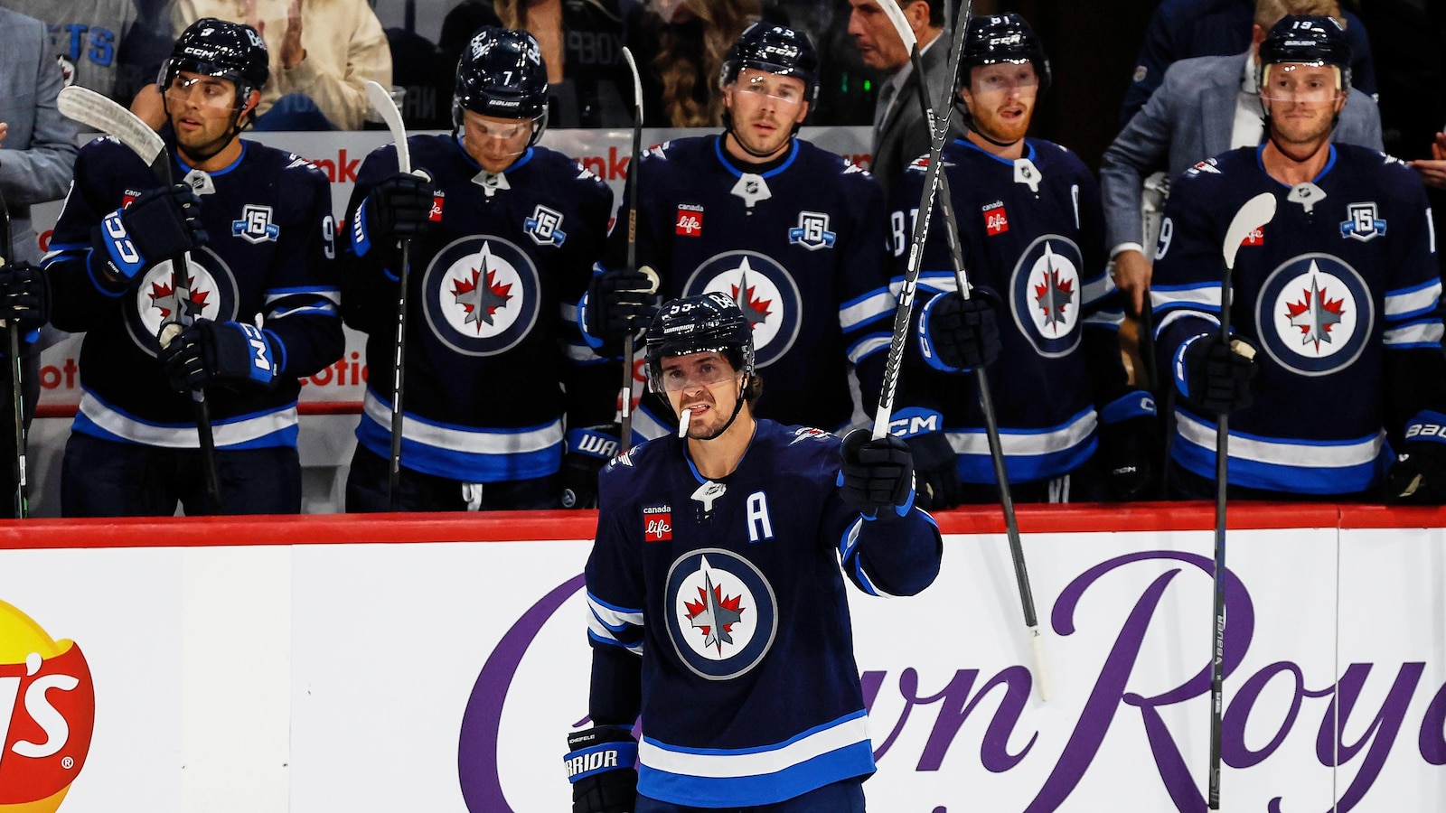 Scheifele becomes Jets franchise points leader with a goal in 4-1 win over Predators