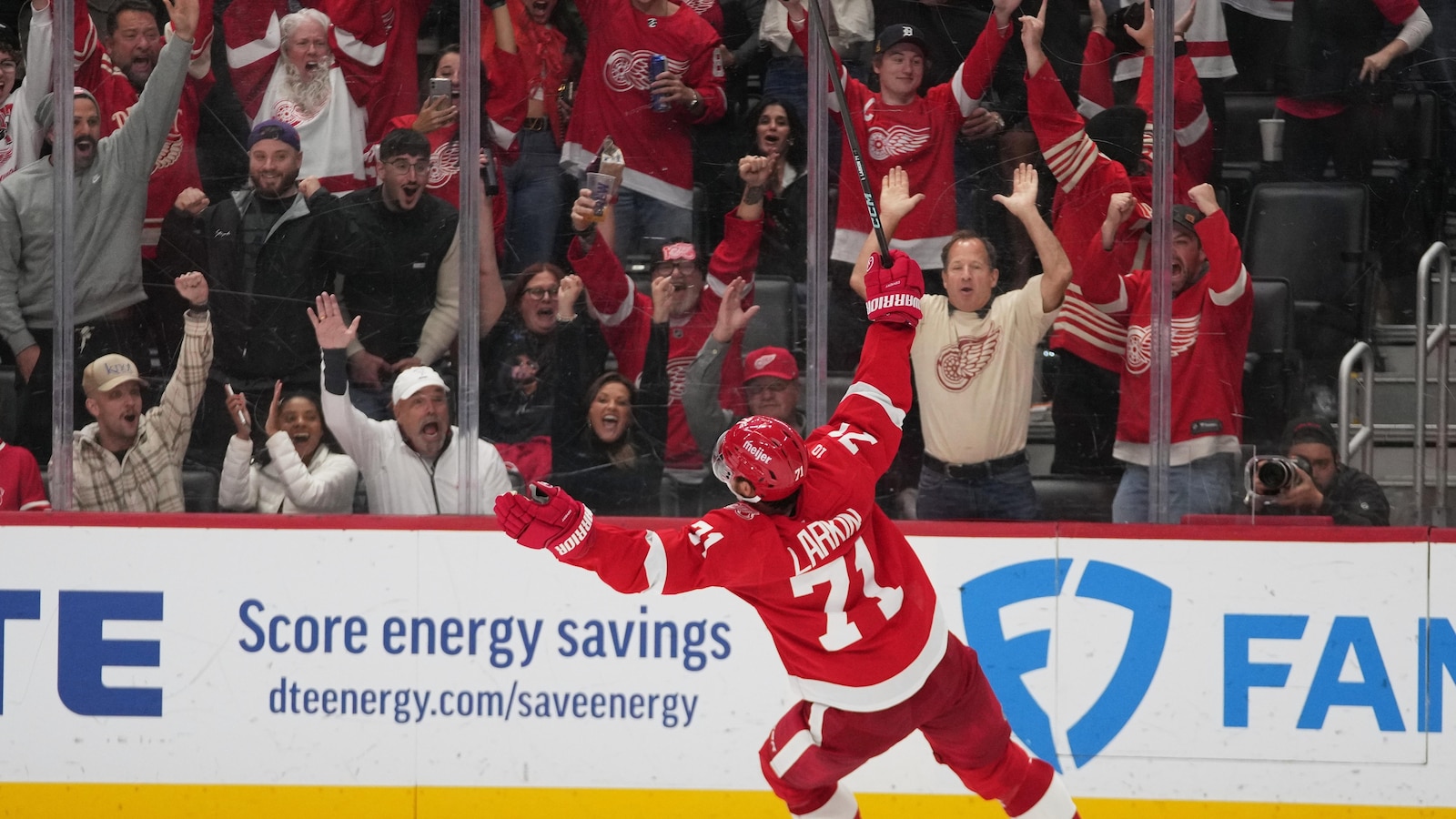Larkin and Finne each score twice, lift surging Red Wings to a 4-2 win over Oilers