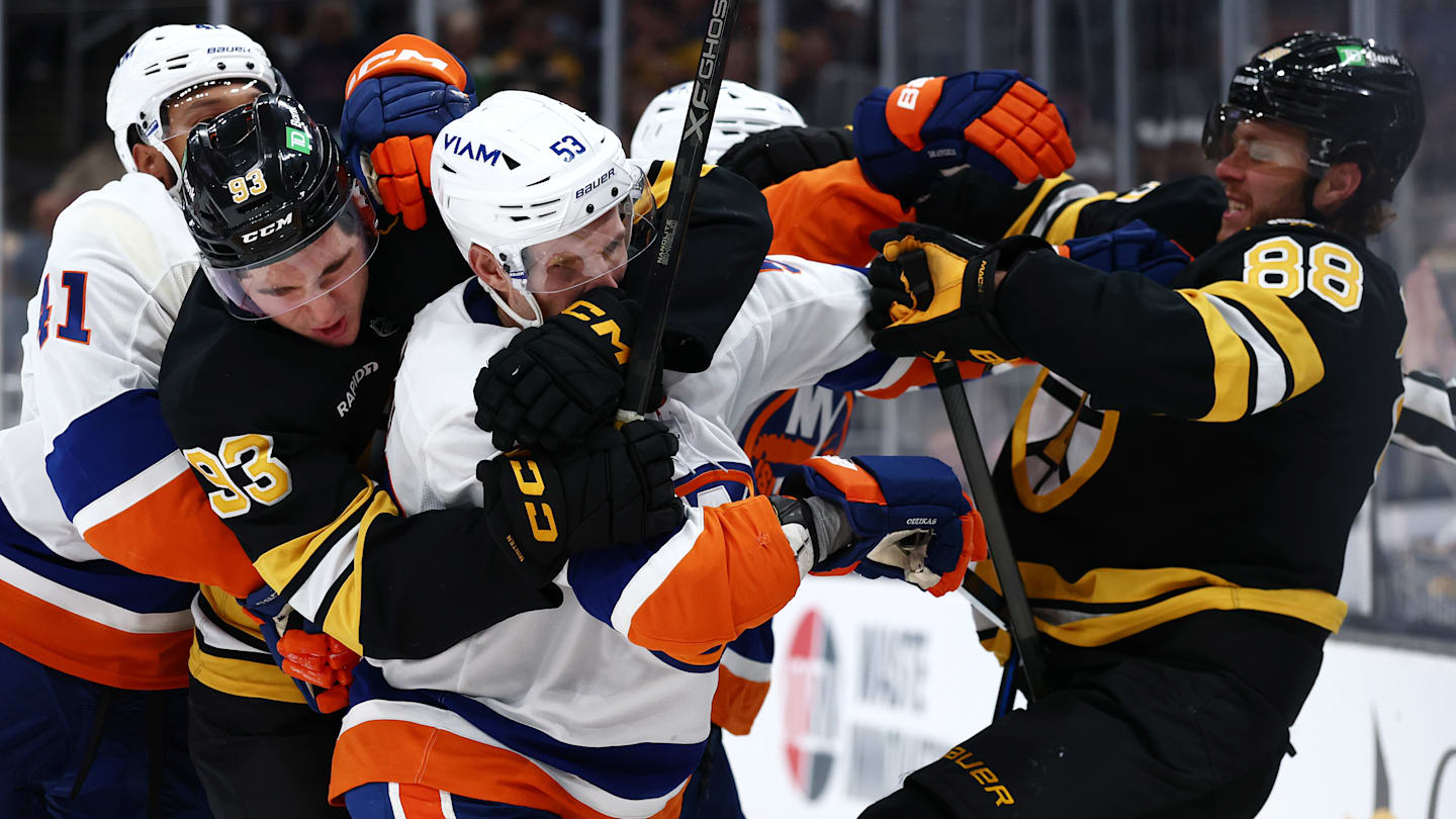 New York Islanders v Boston Bruins