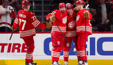 Chicago Blackhawks v Detroit Red Wings