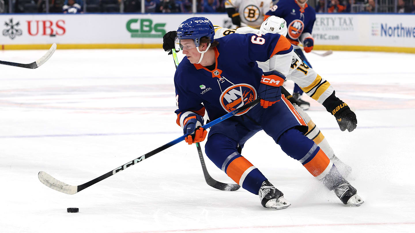 Boston Bruins v New York Islanders