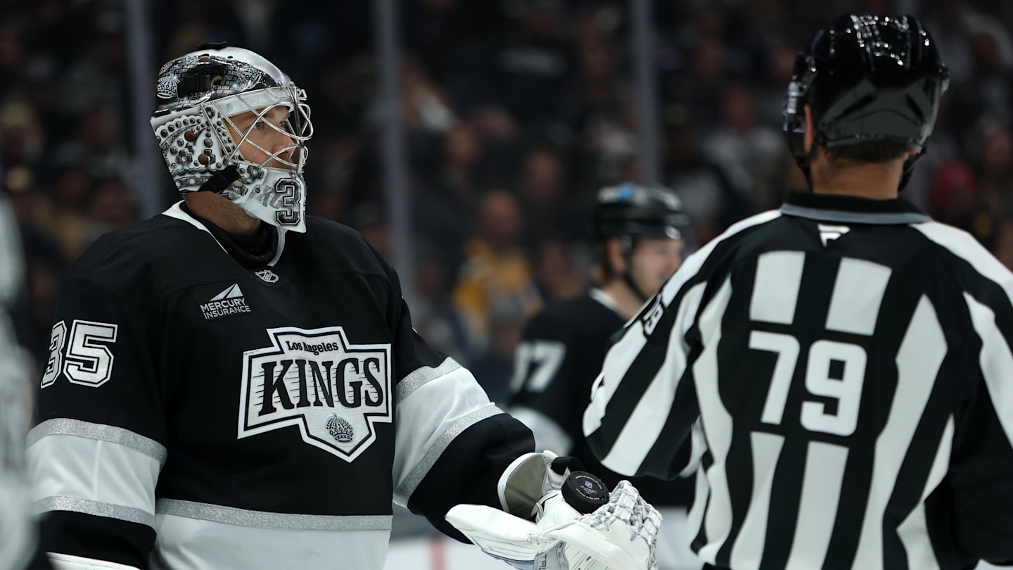 Kings goalie Darcy Kuemper's subtle attempted cheap shot on Bruins star didn't go unnoticed
