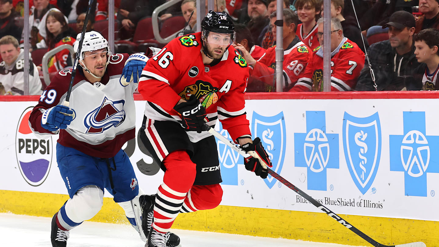 Colorado Avalanche v Chicago Blackhawks