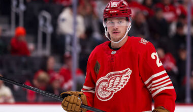 Chicago Blackhawks v Detroit Red Wings