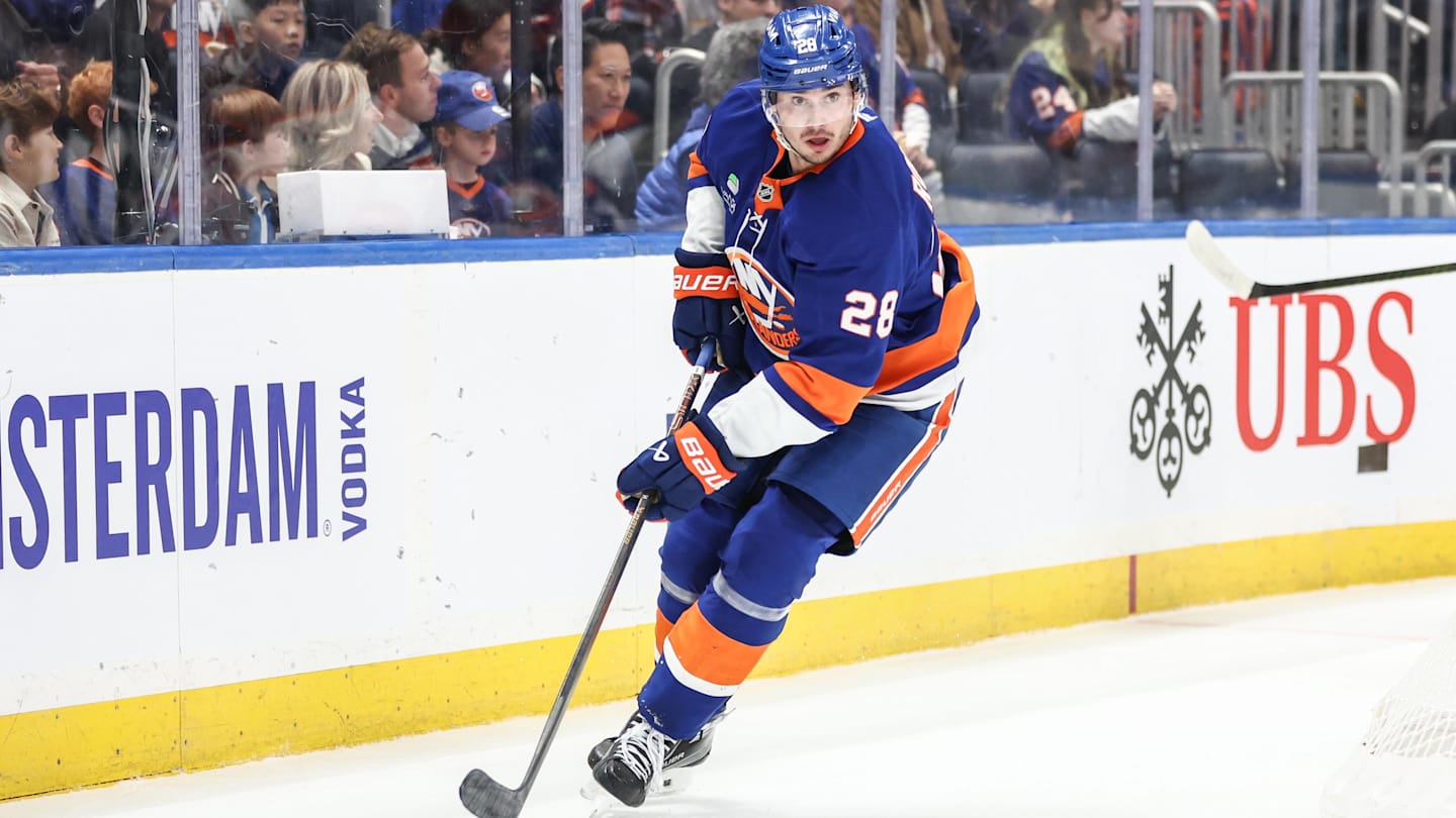 New York Islanders Playoff Hopes Take Huge Hit With Latest Injury