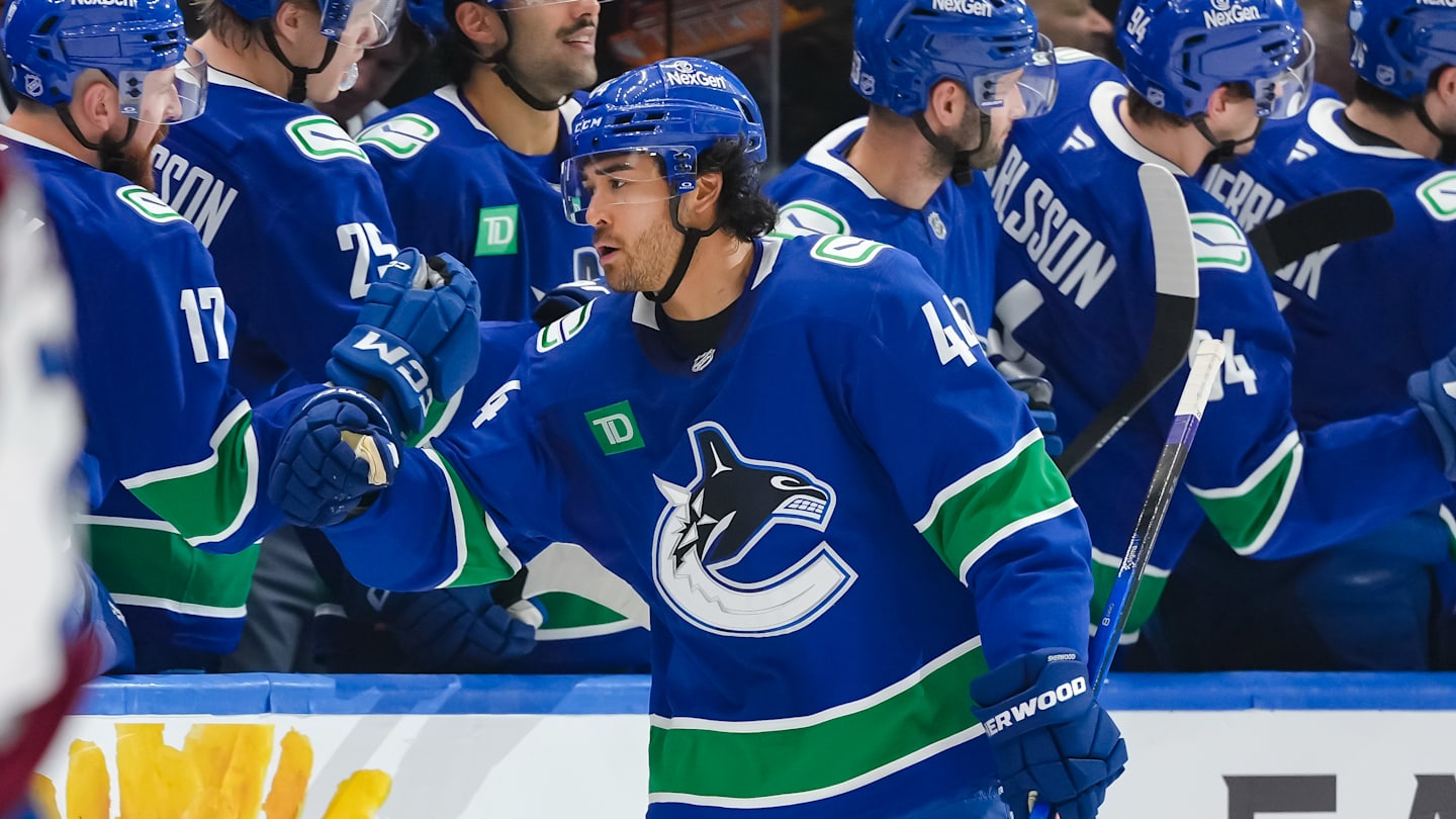 Colorado Avalanche v Vancouver Canucks