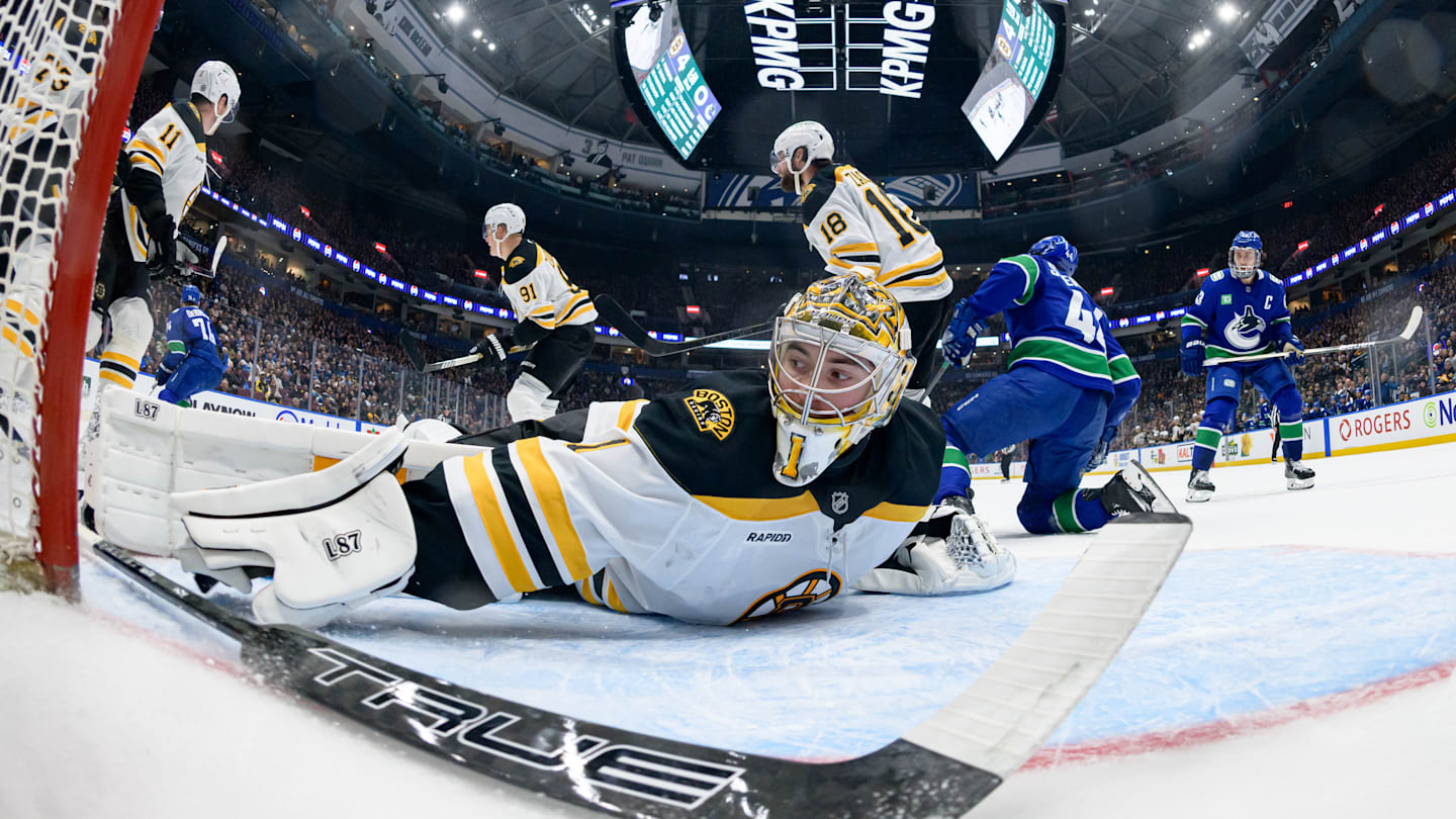 Boston Bruins v Vancouver Canucks