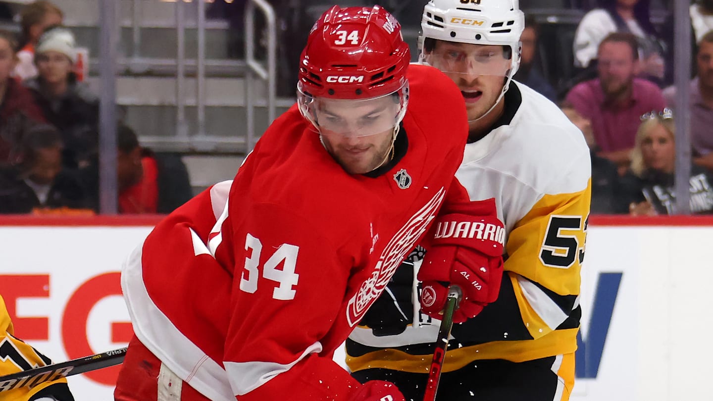 Pittsburgh Penguins v Detroit Red Wings