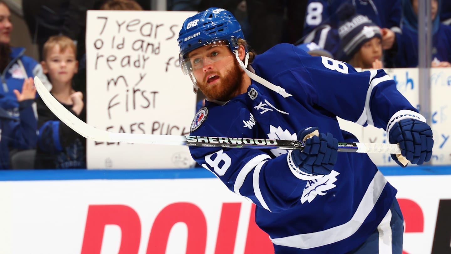 Carolina Hurricanes v Toronto Maple Leafs
