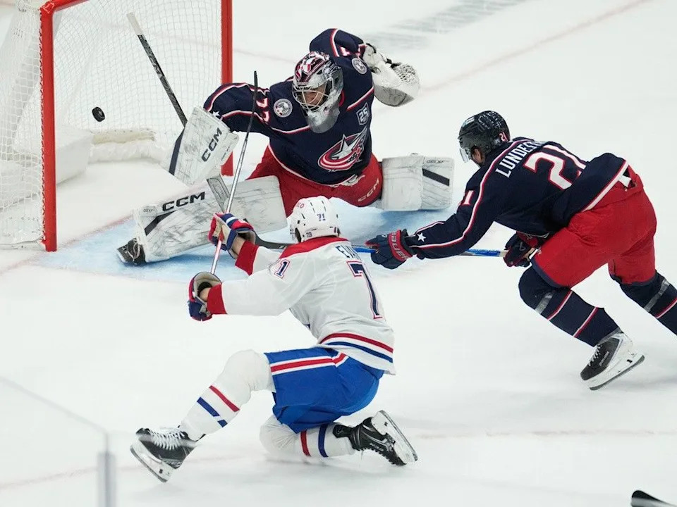  Blue Jackets’ Jet Greaves blocks a shot by Canadiens centre Jake Evans as Isac Lundestrom moves in to assist in Columbus on Monday.