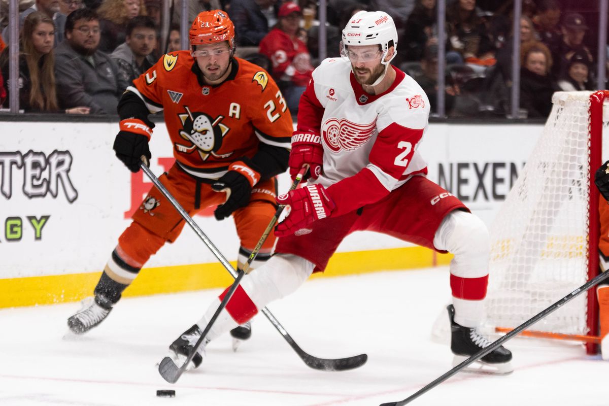Detroit Red Wings C Michael Rasmussen (27) defends the puck during an NHL game against the Anaheim Ducks on Friday October 31, 2025 in Anaheim, California.