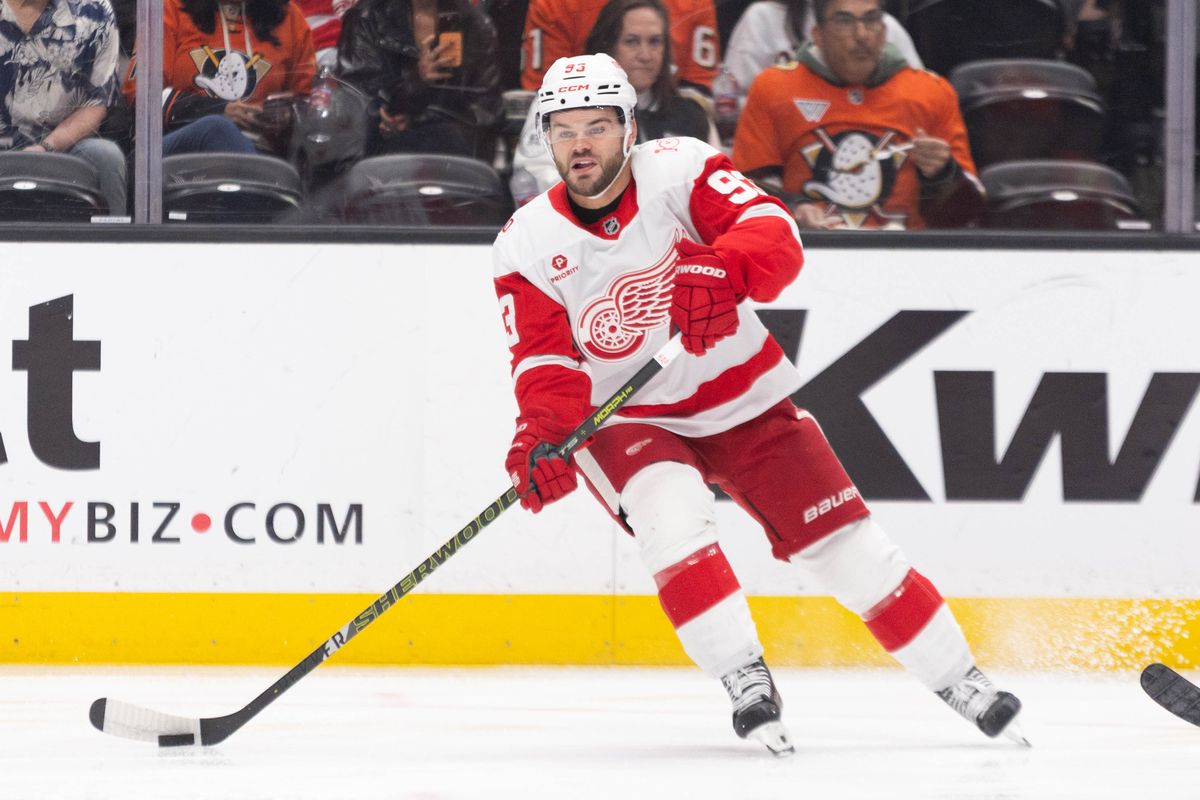 Detroit Red Wings R Alex DeBrincat (93) looks to pass the puck during an NHL game against the Anaheim Ducks on Friday October 31, 2025 in Anaheim, California.