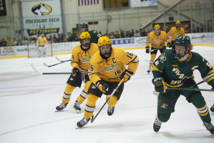 Huskies hockey earns sweep of Wildcats | News, Sports, Jobs