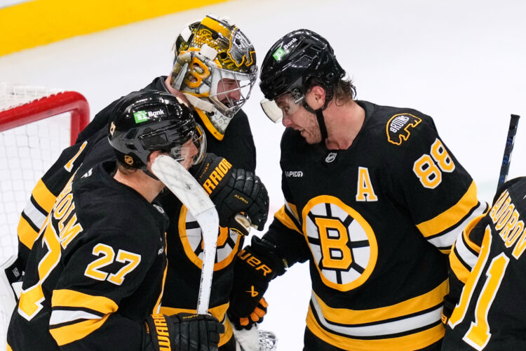 Pastrnak scores twice, Bruins beat Maple Leafs for 7th straight win | News, Sports, Jobs