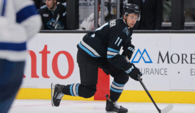 Utah Mammoth Islanders Dylan Guenther...