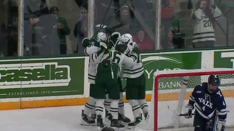 Dartmouth men’s hockey wins home opener