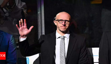 Three NHL teams defying expectations this season: How new coaches turned Kraken, Penguins, and Flyers into early contenders | NHL News