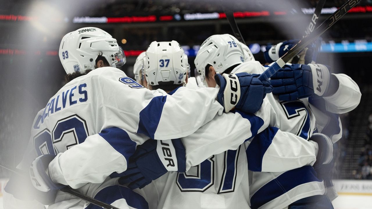 Guentzel scores in the 3rd period as the Lightning beat the Mammoth 4-2 for their 5th straight win