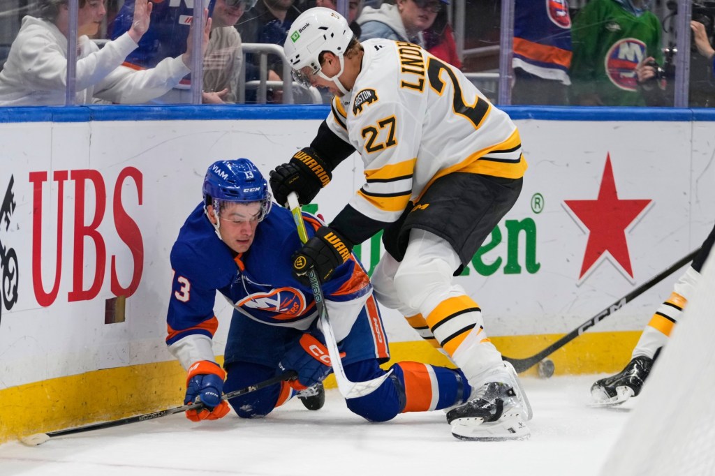 Bruins pull out 4--3 shootout win over Islanders