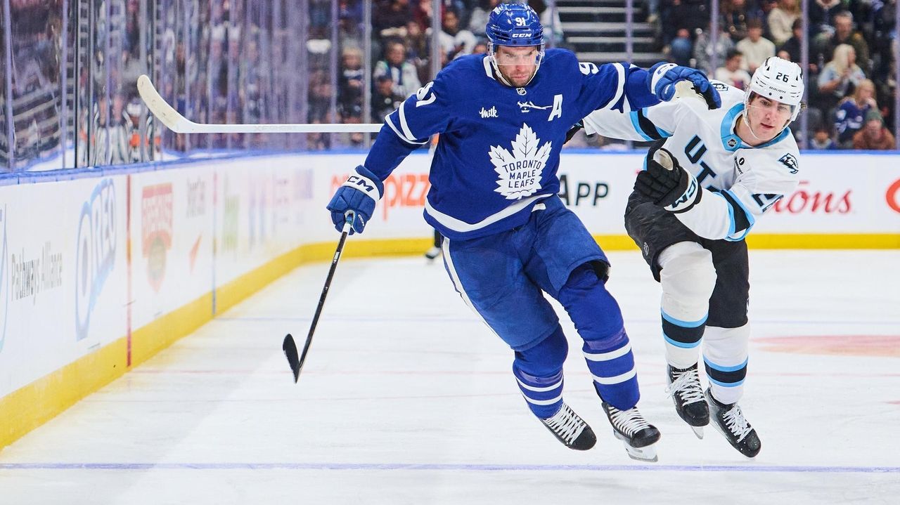 Tavares helps the Maple Leafs beat the Mammoth 5-3 for their 3rd consecutive win