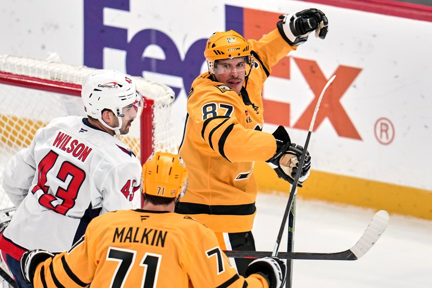 NHL roundup: Crosby, Rust lead surprising Penguins past Capitals 5-3