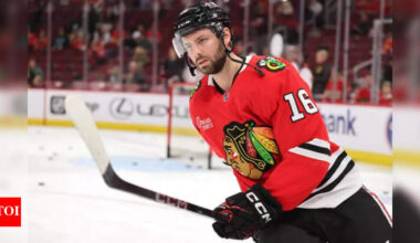 Will Jason Dickinson play against the Calgary Flames tonight? Latest update on the Chicago Blackhawks star | NHL News