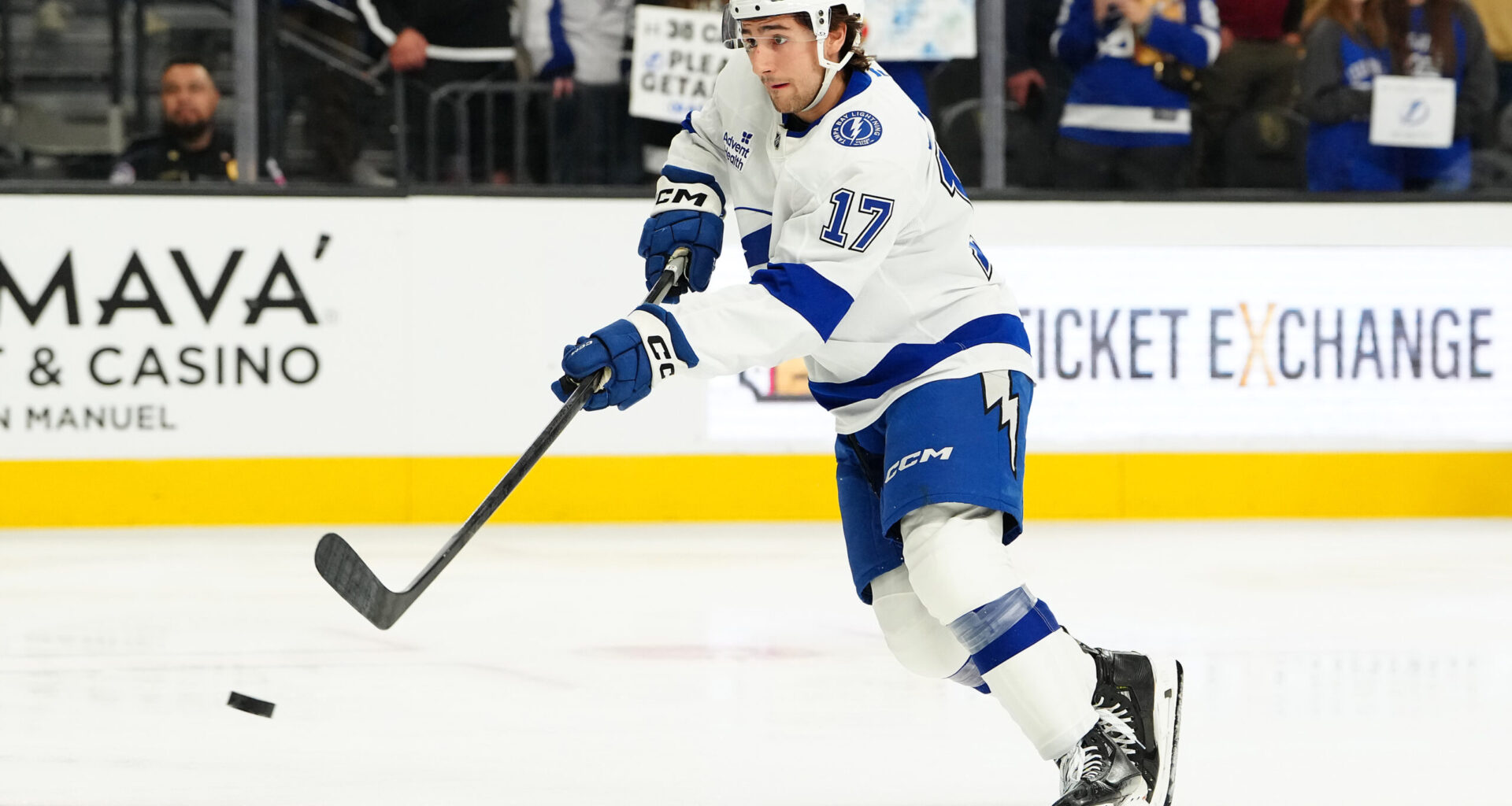 Lightning knock off Golden Knights, 6-3, behind big night from Dominic James