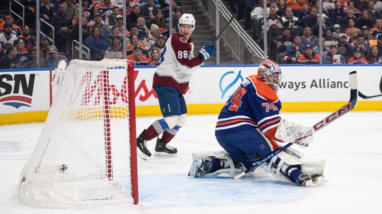 Nathan MacKinnon has 2 goals and 2 assists in the Avalanche's 9-1 romp over the Oilers
