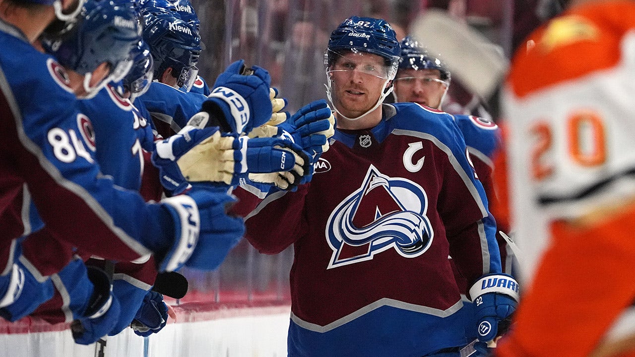 NHL scores: Avalanche pick up win over Ducks behind Gabriel Landeskog's goal