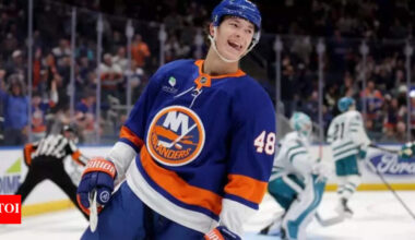 Islanders sensation Matthew Schaefer earns major respect from Stanley Cup legend after dominant early-season performance | NHL News