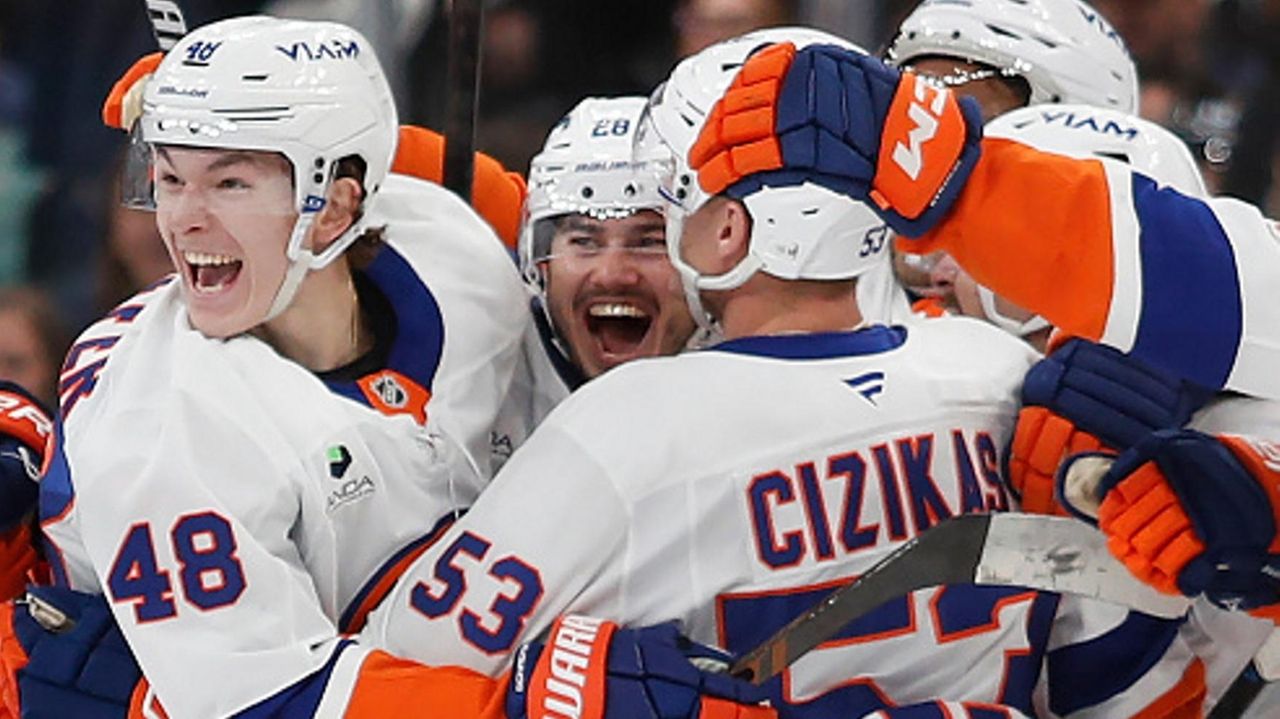 Isles' Matthew Schaefer scores in OT, extends winning streak to four