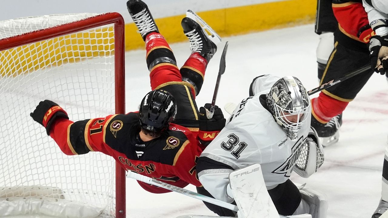 Forsberg makes 17 saves in his Ottawa return, the Kings beat the Senators 1-0