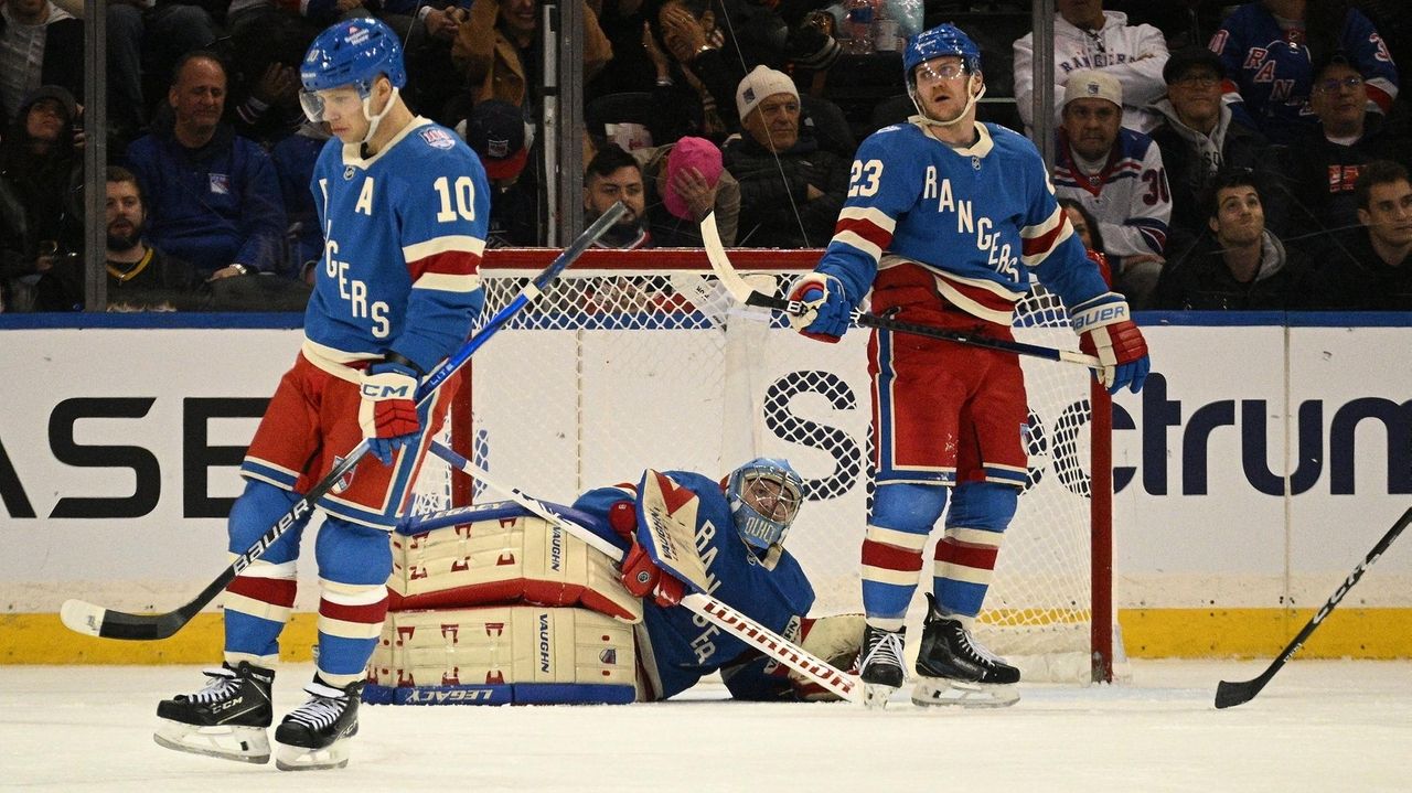 Rangers allow late goal in loss to Red Wings at the Garden