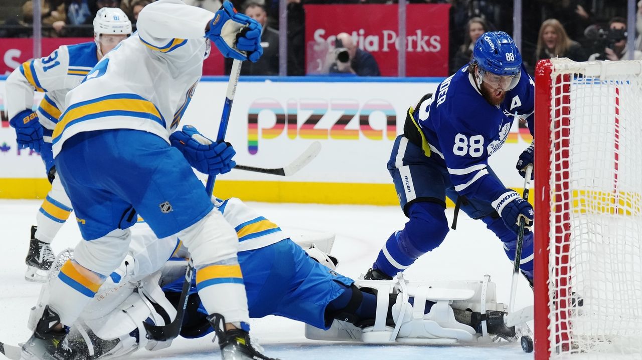 Nylander scores in OT and Maple Leafs snap 5-game losing skid with 3-2 win over Blues