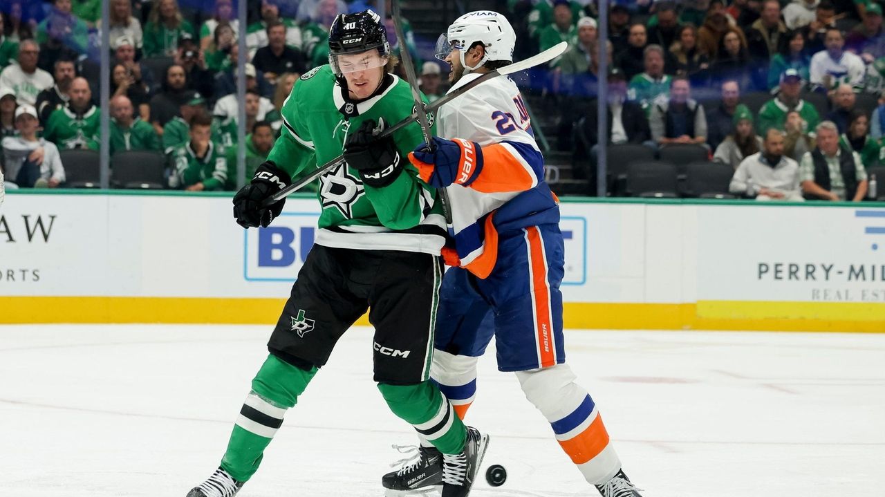 Islanders "playing as a team," and likely to make playoffs if history holds true