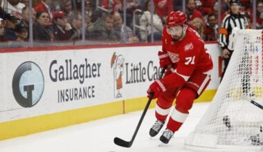 Soaring Red Wings face another hot team in Islanders