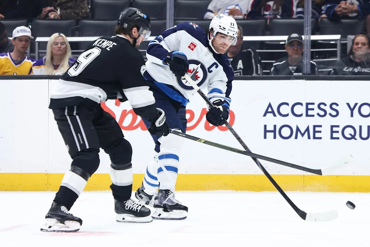Winnipeg Jets sign captain Adam Lowry to 5-year, $25M contact extension