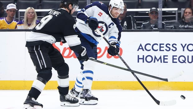Winnipeg Jets sign captain Adam Lowry to 5-year, $25M contact extension