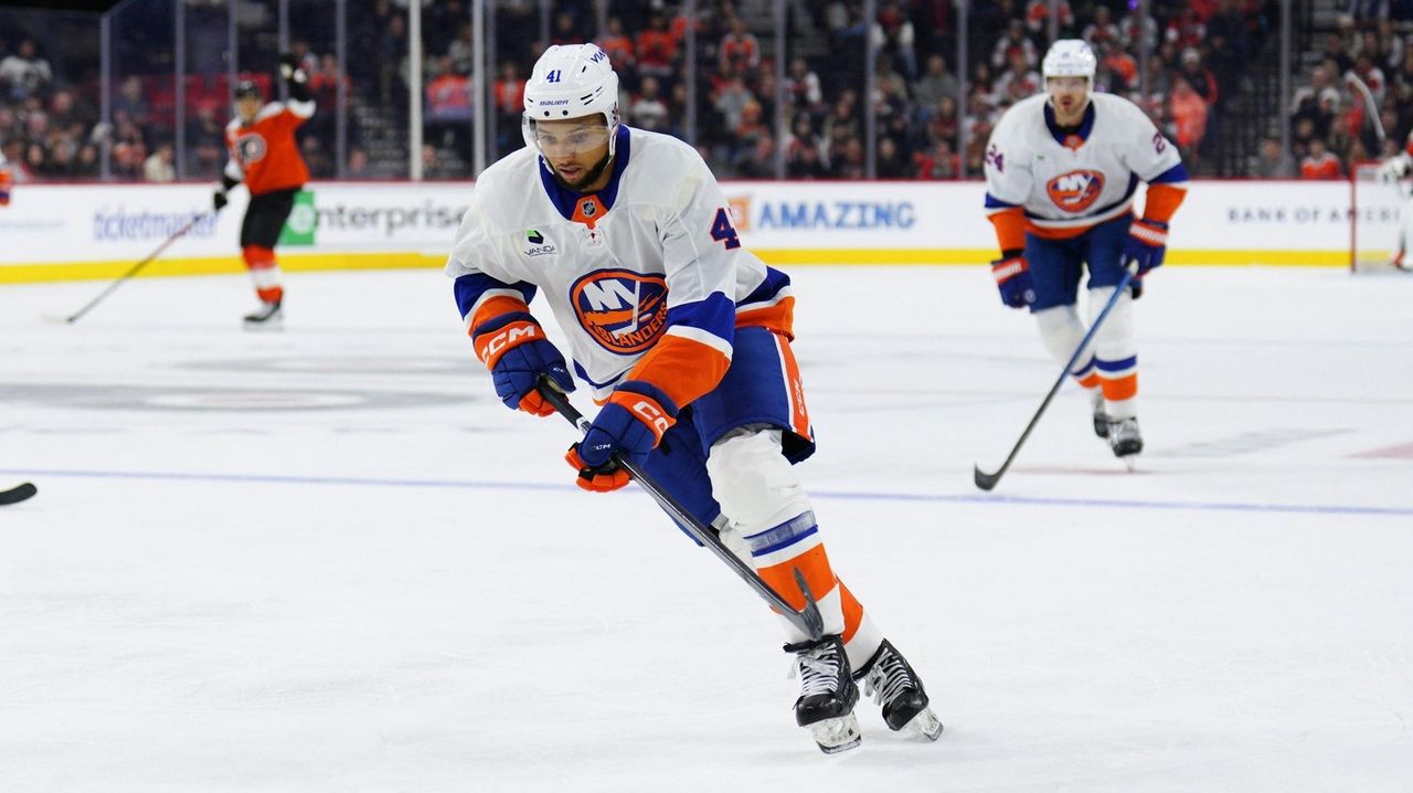 Islanders recall Long Island's Marshall Warren from AHL Bridgeport