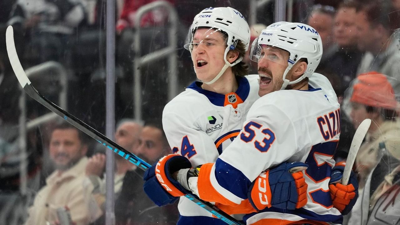 Islanders complete historic road trip with dominant win over Red Wings