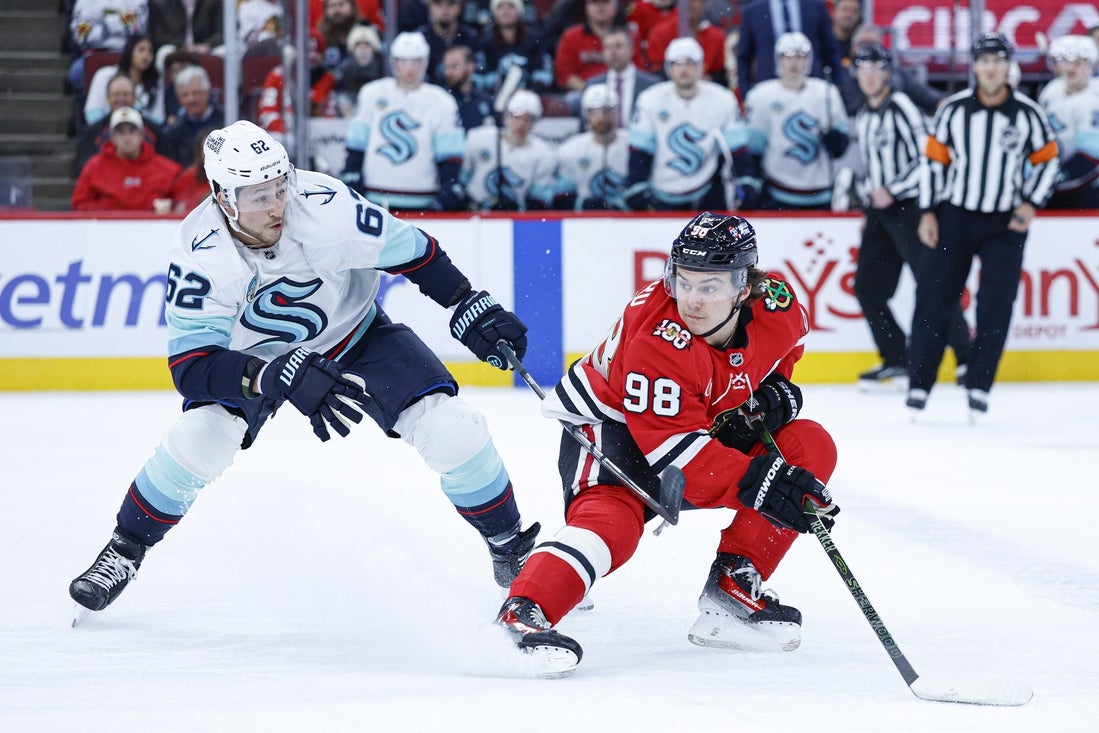 Kraken's 3-goal third period rally sinks Blackhawks
