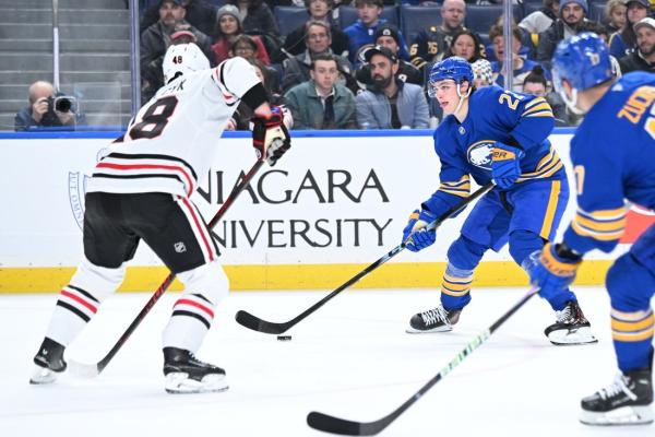 Sabres blitz Blackhawks with 9-goal effort