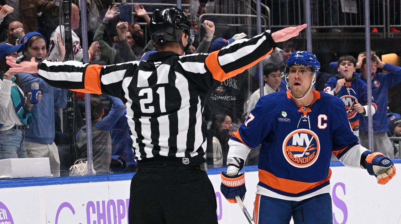 Islanders open extended homestand with tough loss to Blues