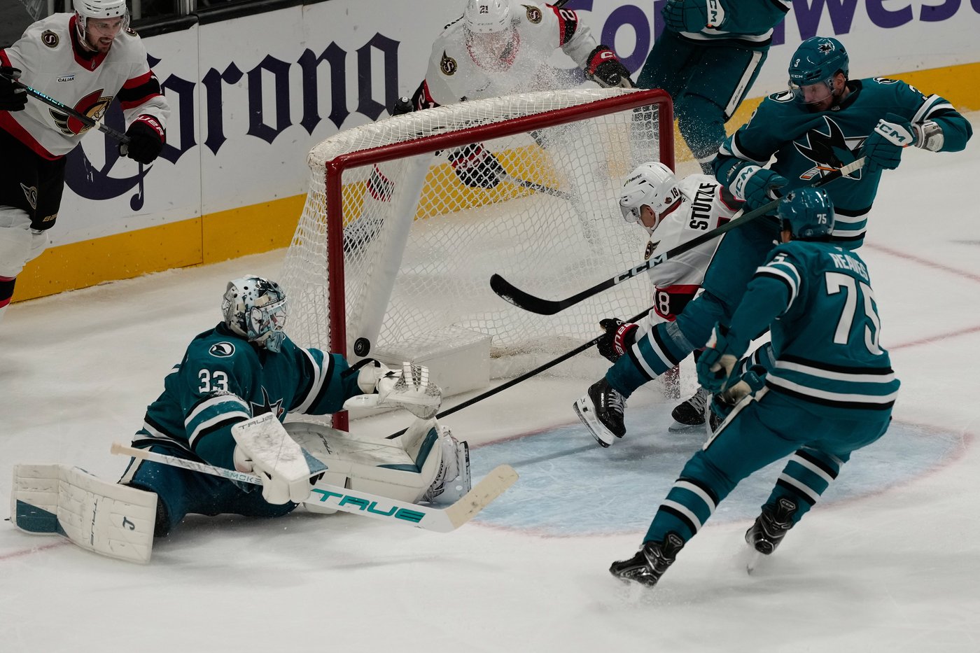 Tim Stutzle’s goal in 3rd period lifts the Senators to a 3-2 victory over the Sharks