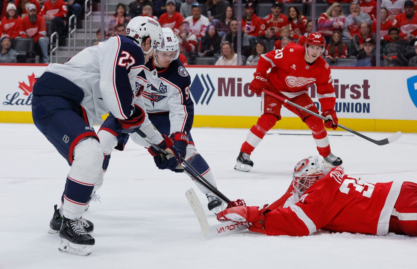 DeBrincat scores in overtime as the Red Wings beat the Blue Jackets 4-3