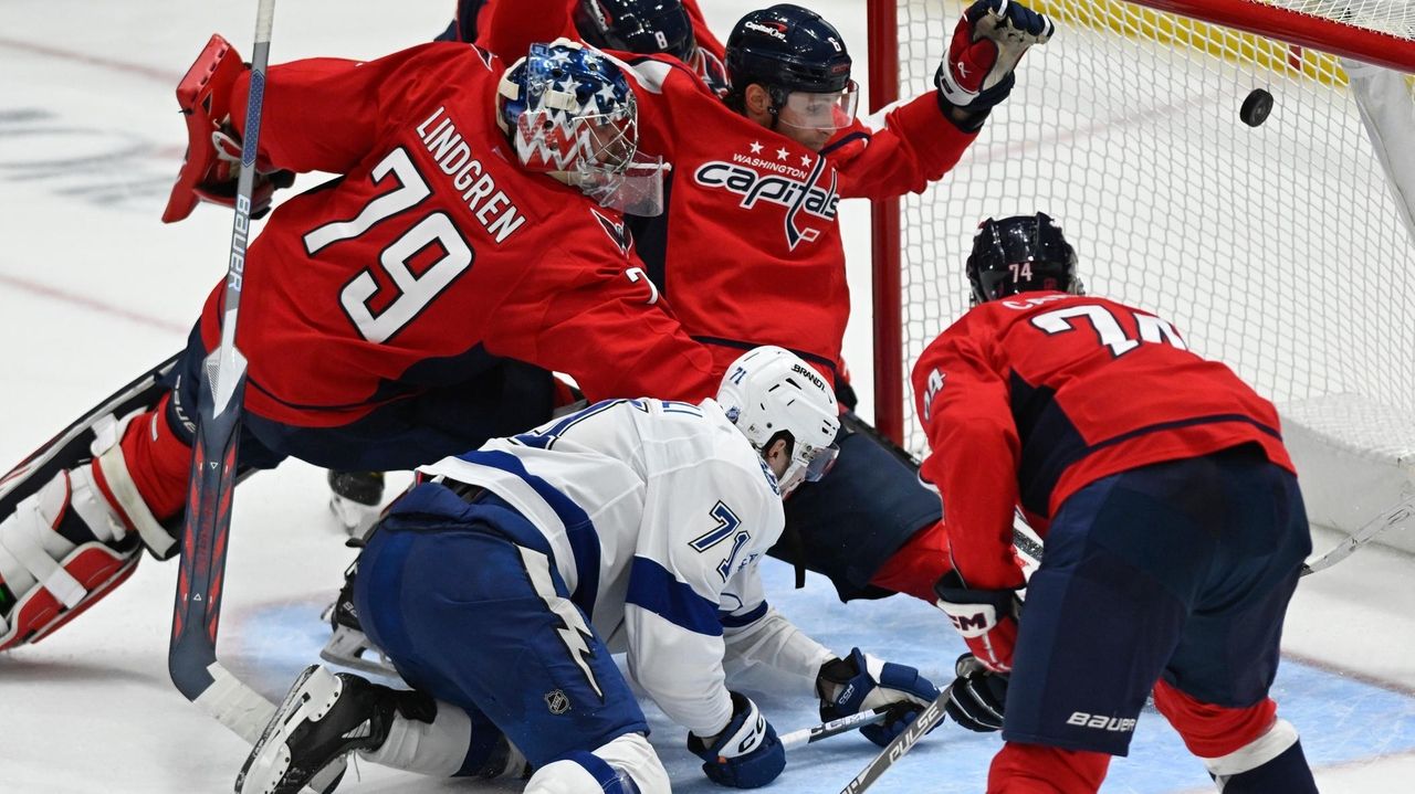 Hagel scores twice as Lightning hold on to top Capitals 5-3